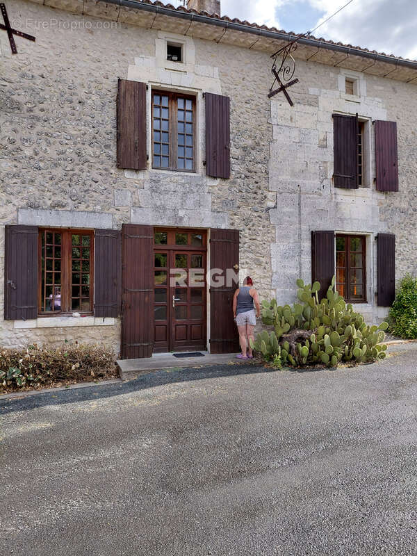 Très belle fermette, comprenant belle maison en pierres de 240 m2 habitables, grange, garages, hangar, étable, - photo 13