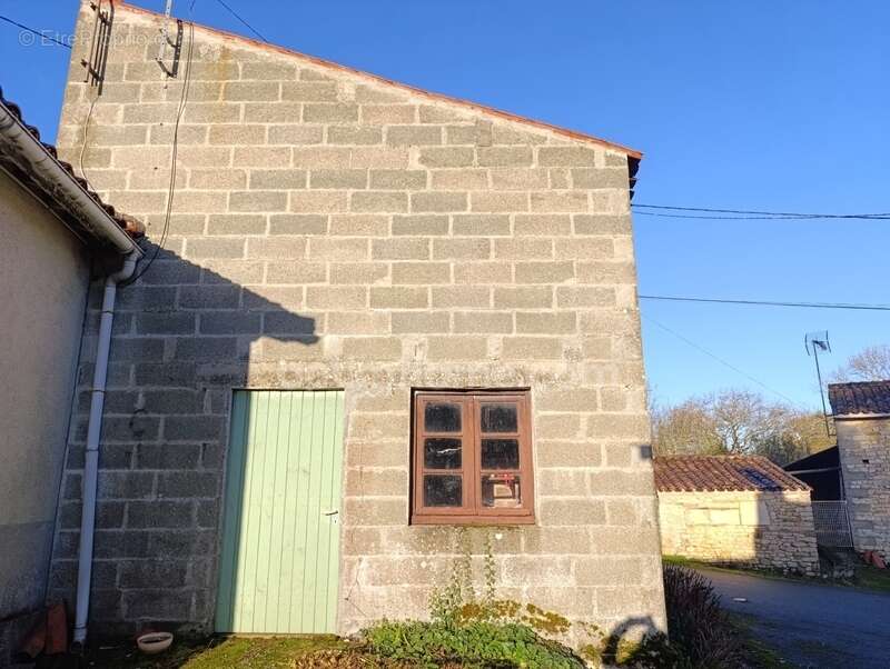 Maison à LA CAILLERE-SAINT-HILAIRE