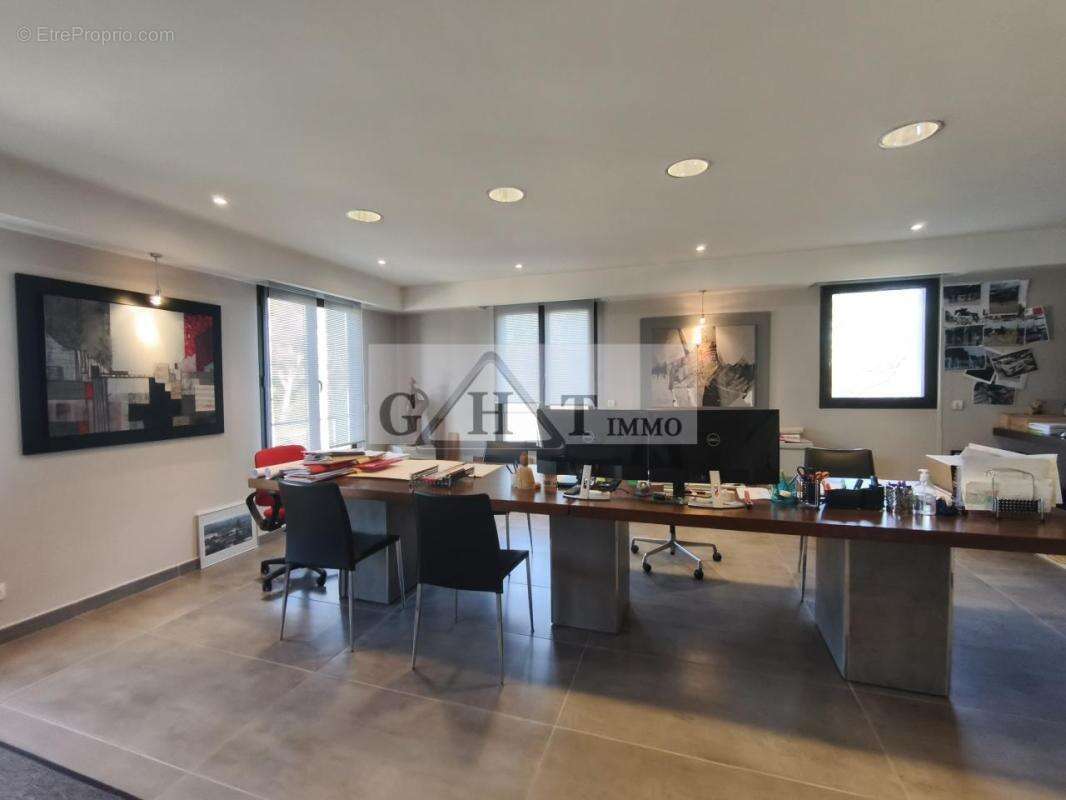 Commerce à TOURRETTES