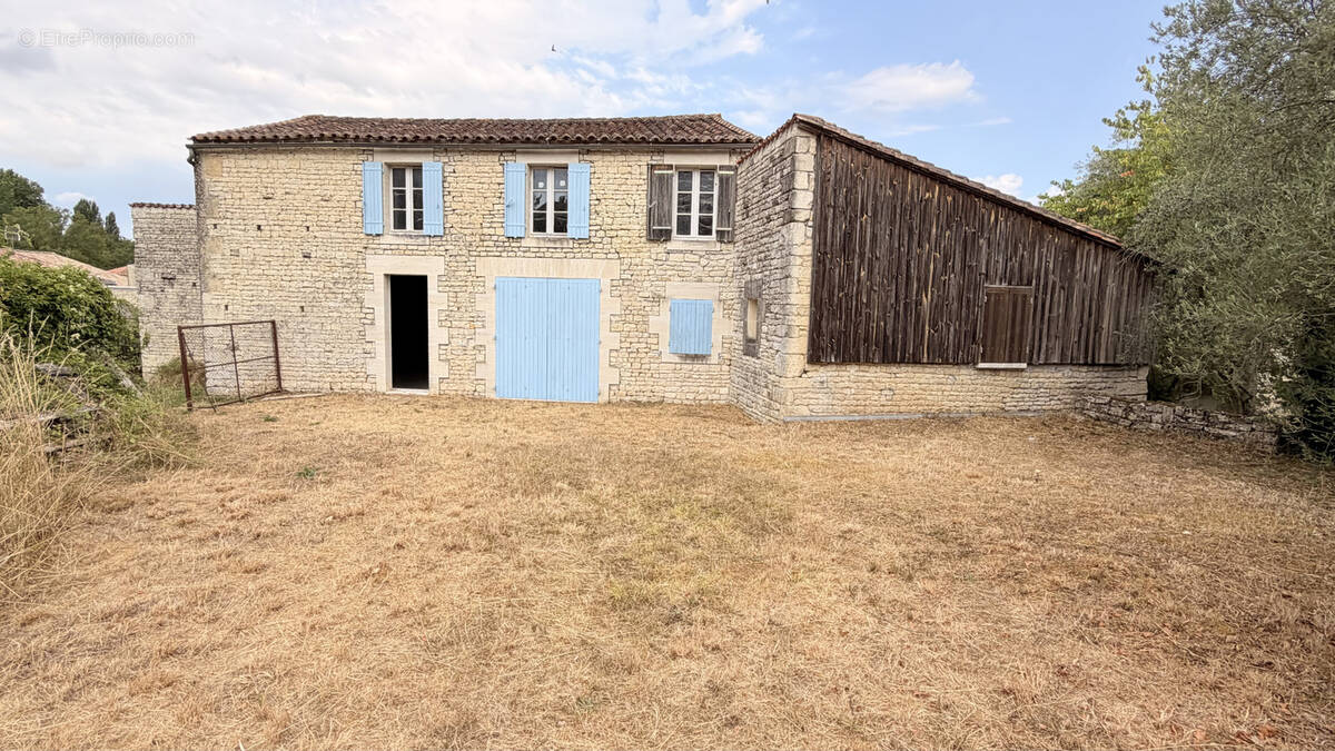 Maison à DAMPIERRE-SUR-BOUTONNE