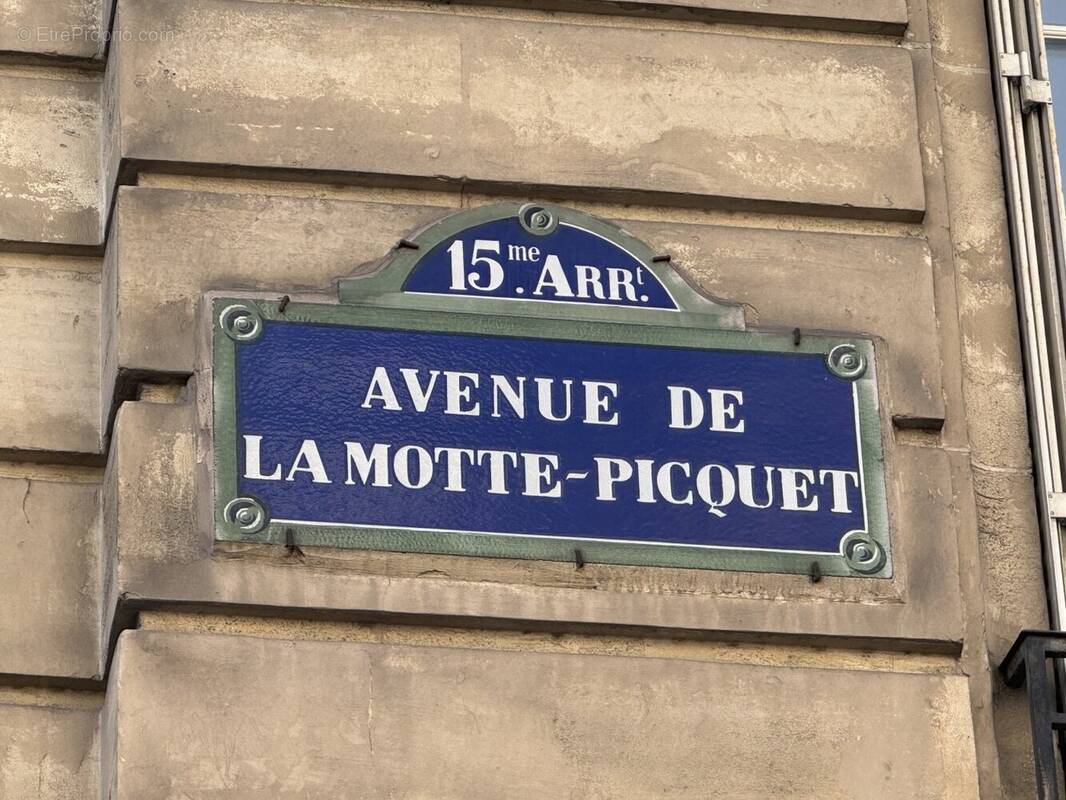 Appartement à PARIS-15E