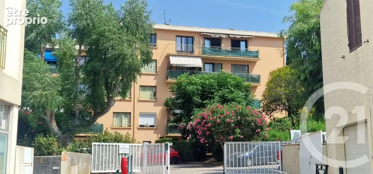 Appartement 80 m² à Hyeres  - photo 1