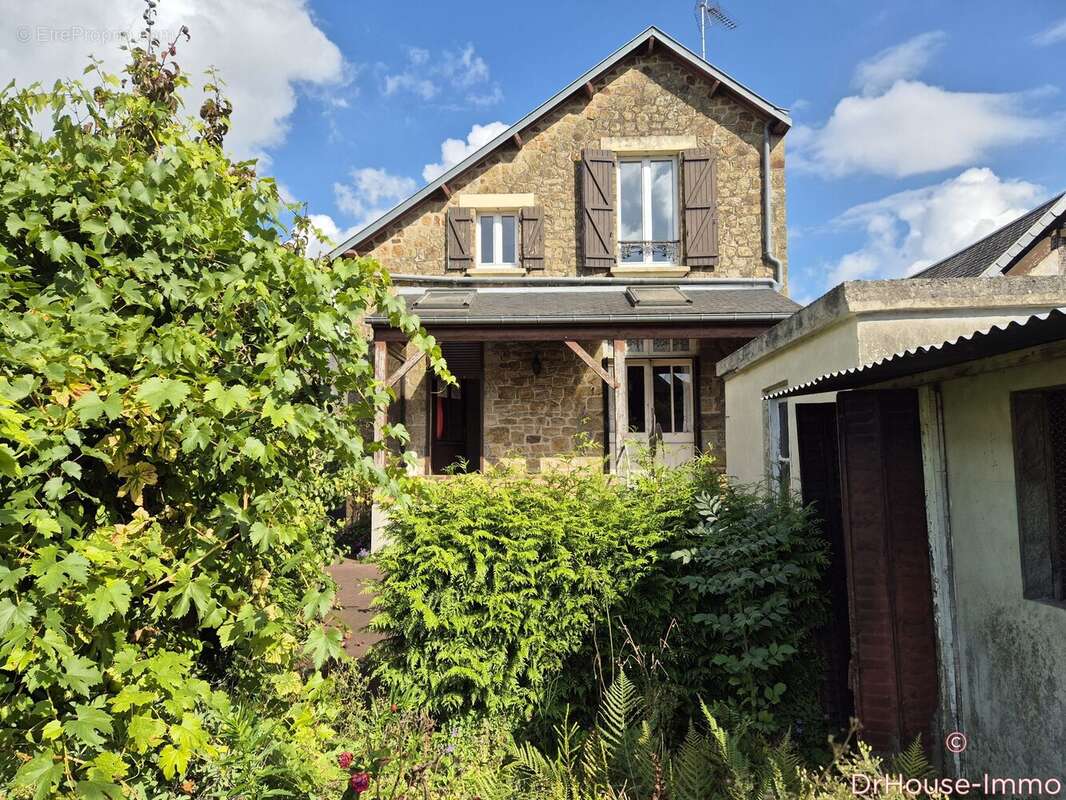 Maison à SAINT-HILAIRE-DU-HARCOUET