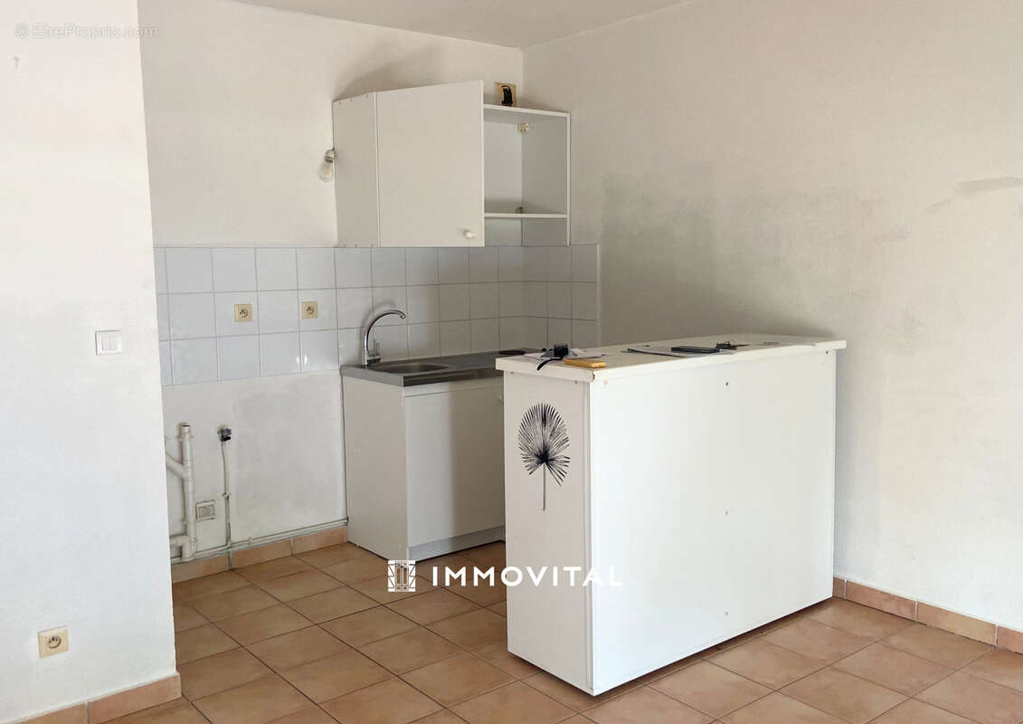 Studio de 27,78 m2 Marina de Rivière-Sens - Gourbeyre - photo 4
