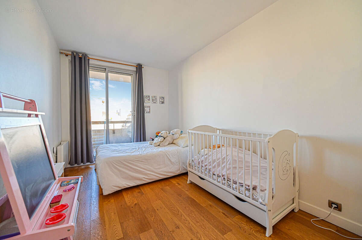 Appartement à CHARENTON-LE-PONT