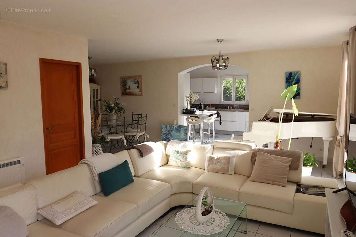 Maison à SAINT-CYR-SUR-MER