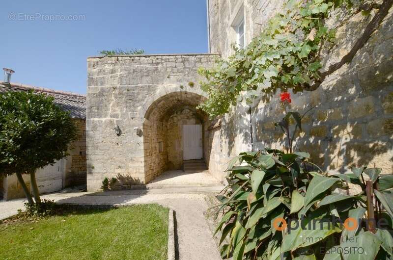 Maison à NANTEUIL-EN-VALLEE
