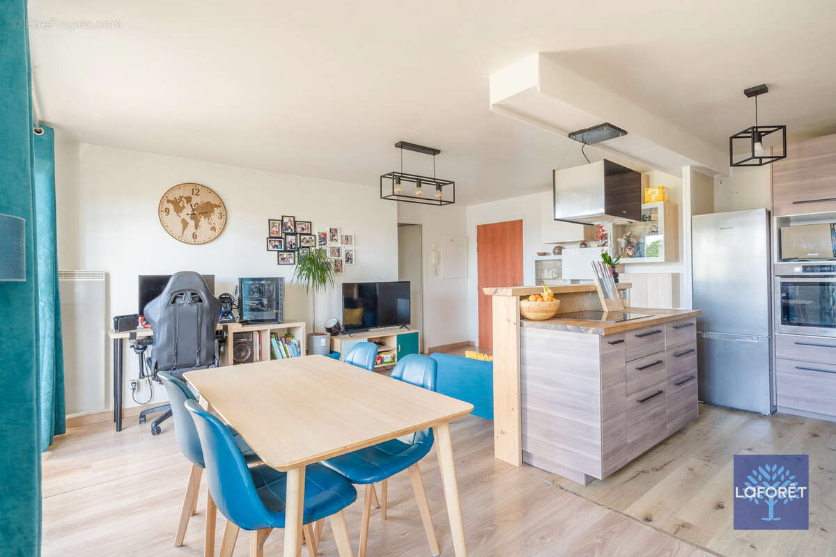 Appartement à LES PAVILLONS-SOUS-BOIS