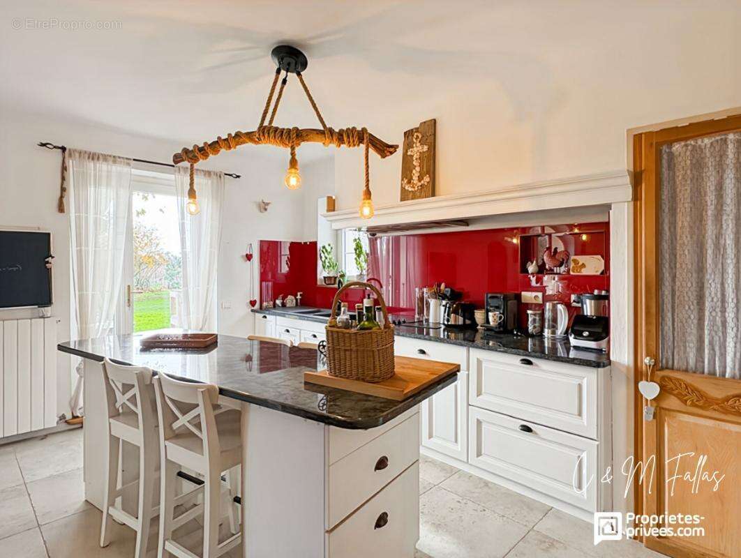 Maison à CAMARET-SUR-AIGUES