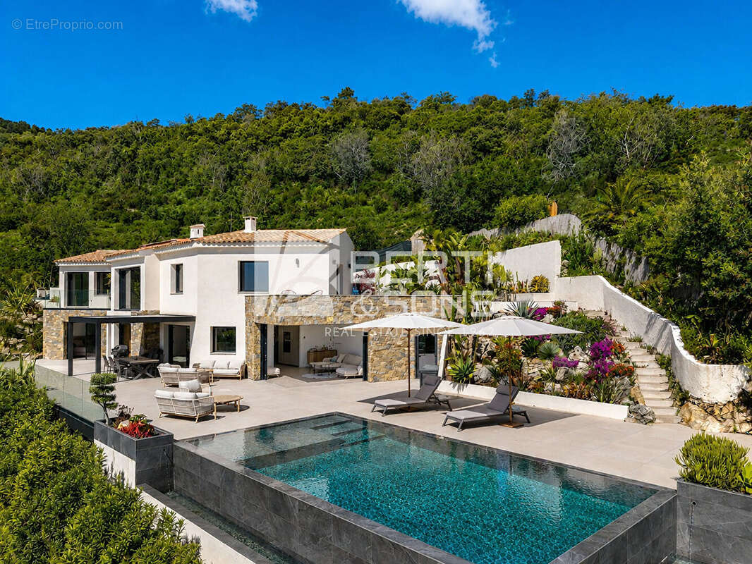 Maison à MANDELIEU-LA-NAPOULE