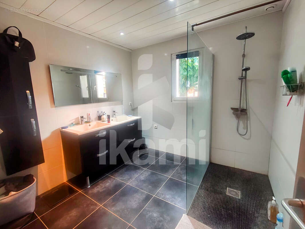 Maison à GENISSIEUX