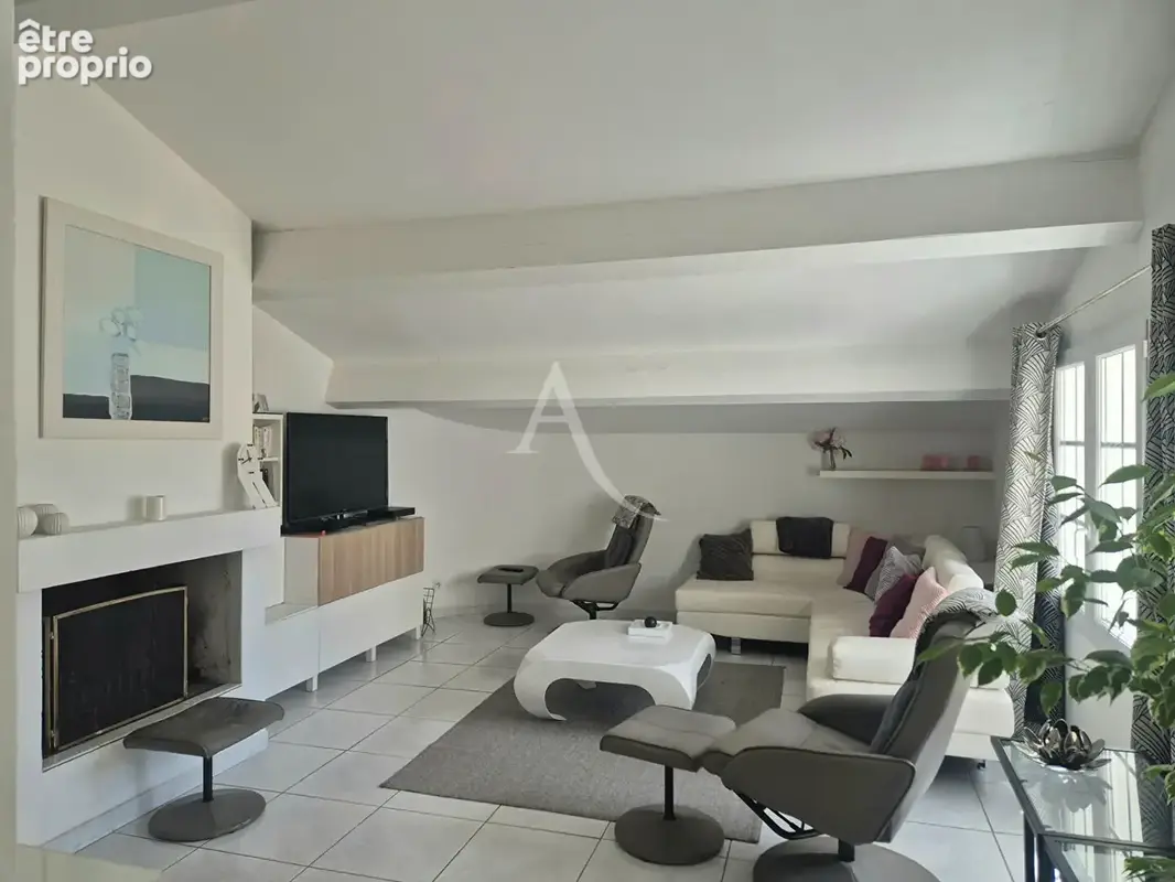 Villeveyrac : Élégante villa de plain-pied -210 m² de surface au sol - Charme méditerranéen avec piscine - photo 7
