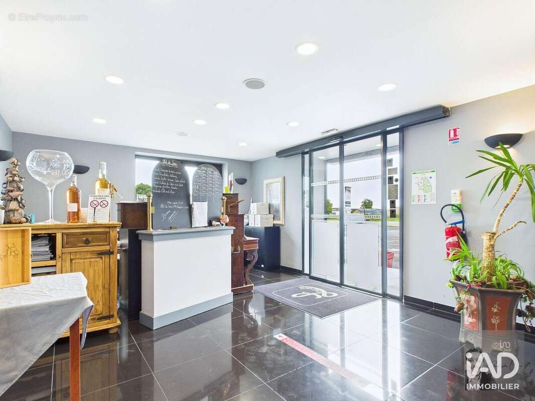 Photo 2 - Commerce à PROUVY