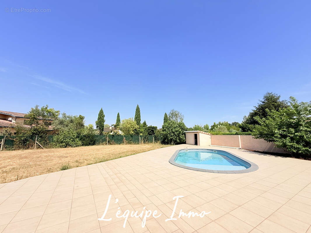 Maison T4 de 116 m2- Maison duplex T2- 2 garages- Piscine- Terrain de 1980 m2- - photo 5