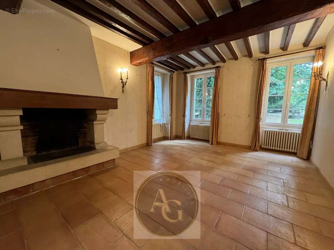 Maison à VILLENEUVE-LA-COMPTAL