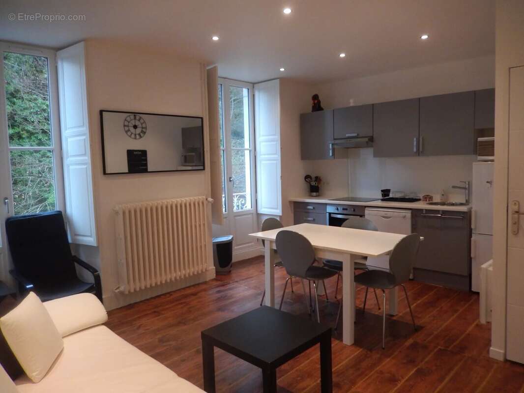 Appartement à EAUX-BONNES