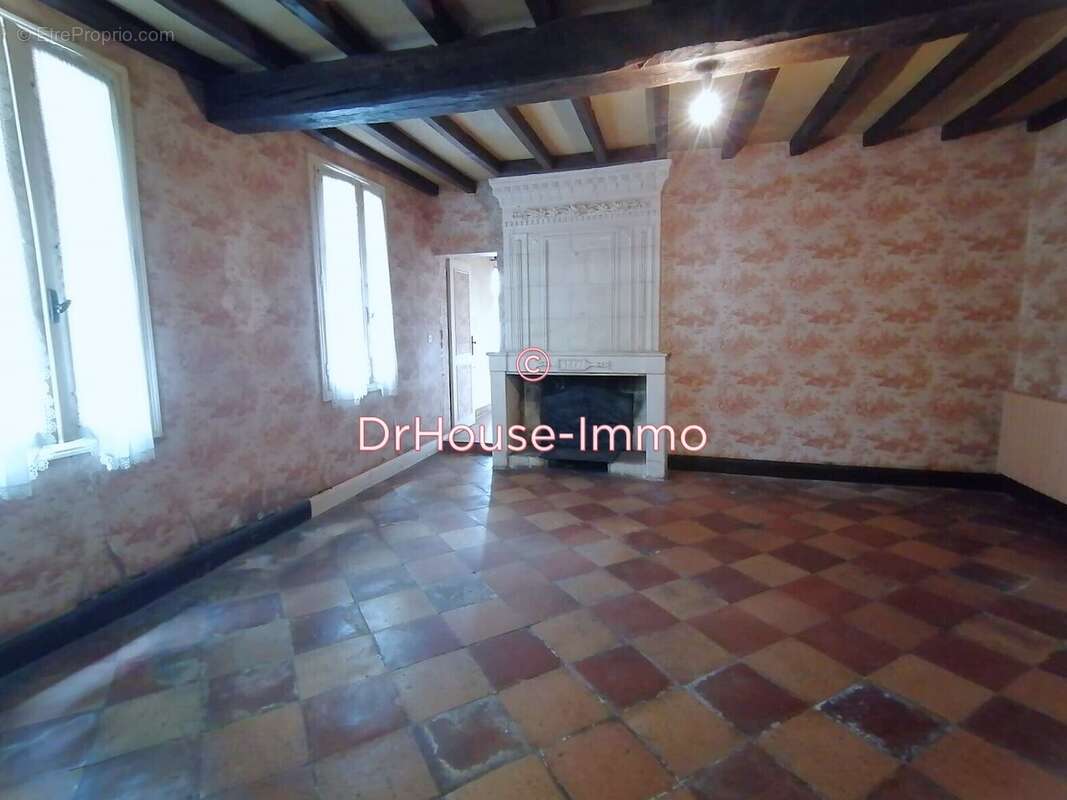 Maison à LES ARTIGUES-DE-LUSSAC