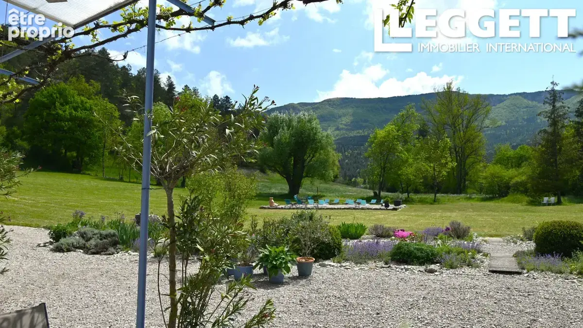 Domaine idyllique avec une maison, 5 habitations et piscine. Dans un environnement calme avec vue magnifique - photo 10