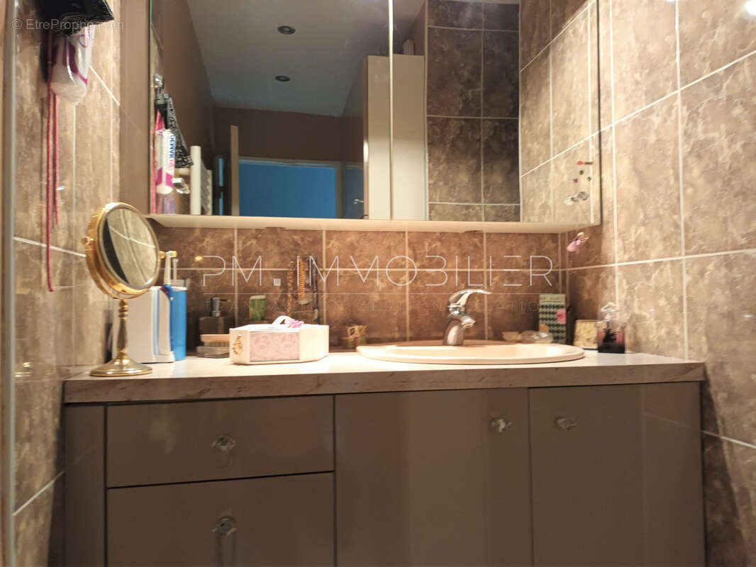 Appartement à MARSEILLE-3E