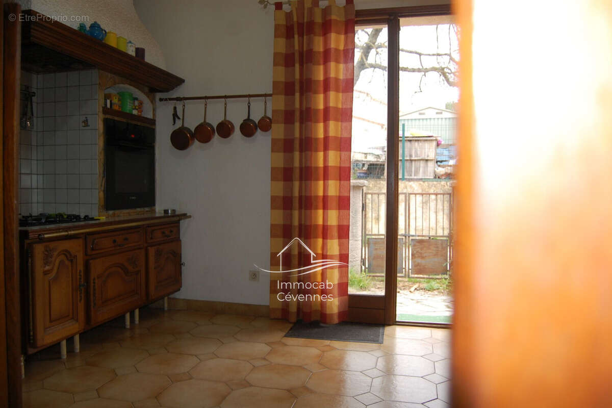 Maison à SAINT-HILAIRE-DE-BRETHMAS