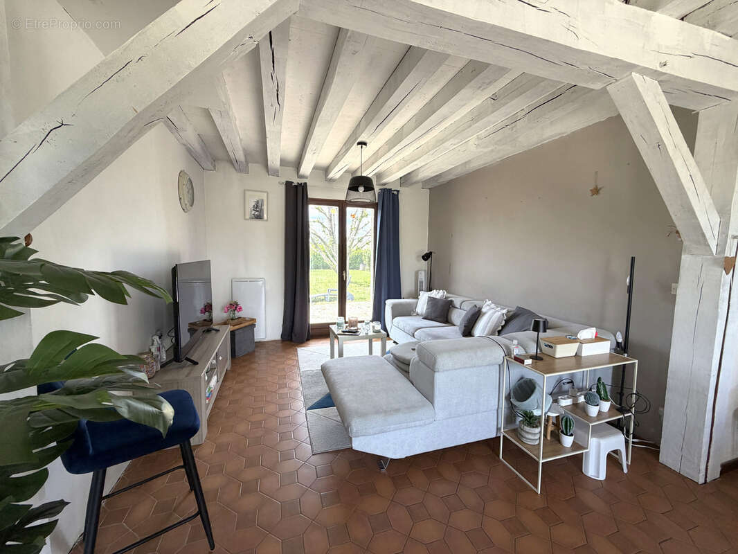 Maison à HOUDAN