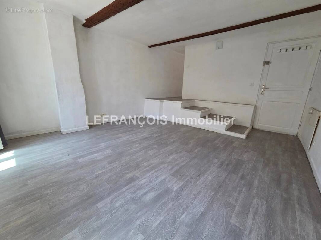 Appartement à SAINT-CEZAIRE-SUR-SIAGNE