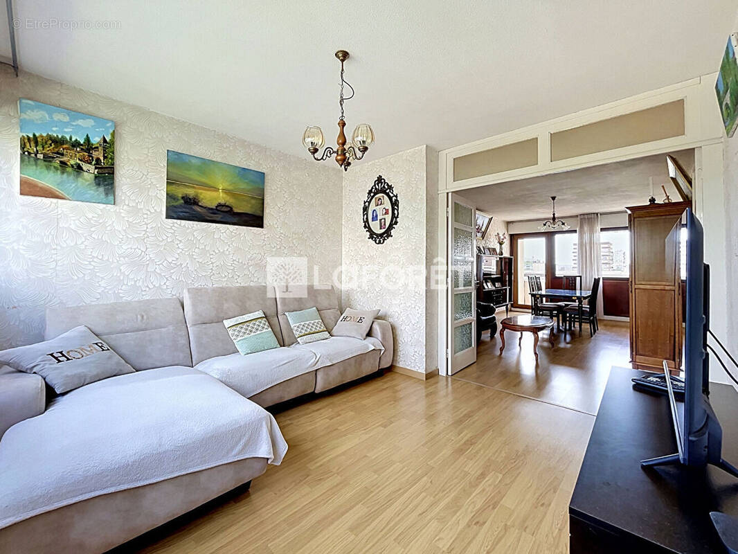 Appartement à RILLIEUX-LA-PAPE