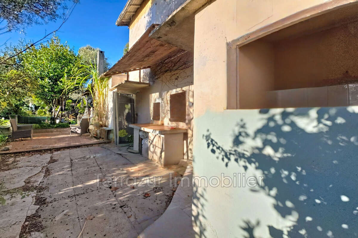 Terrain à VALLAURIS