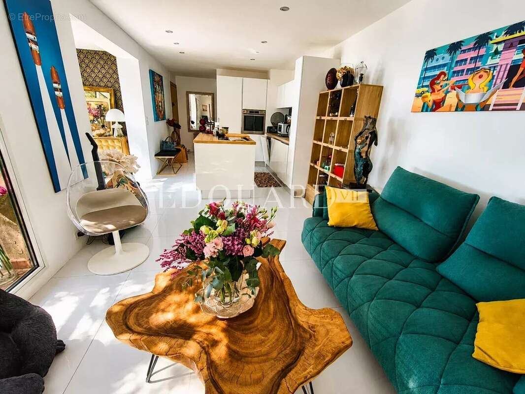 Roquebrune Cap Martin, trois pièces avec spectaculaire terrasse, petite piscine privée et superbe vue mer - photo 9