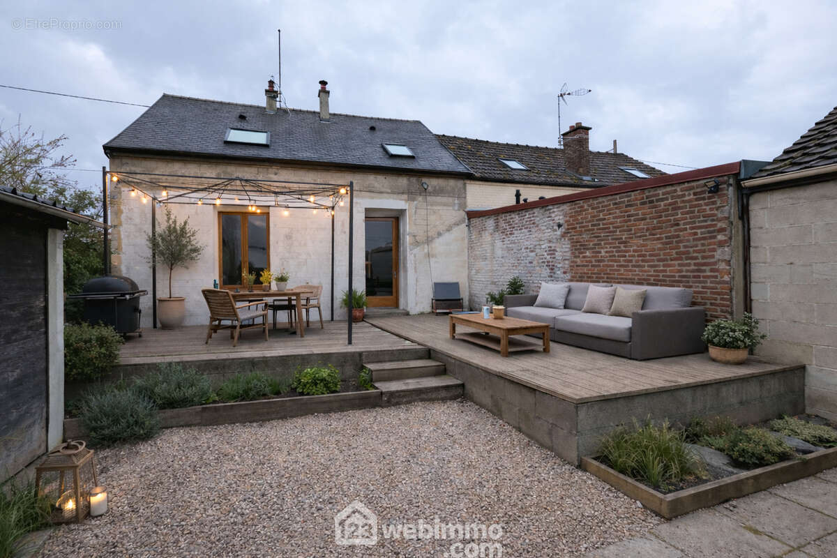 Quelques aménagements suffiront pour rendre cet extérieur encore plus agréable - Maison à SOISSONS