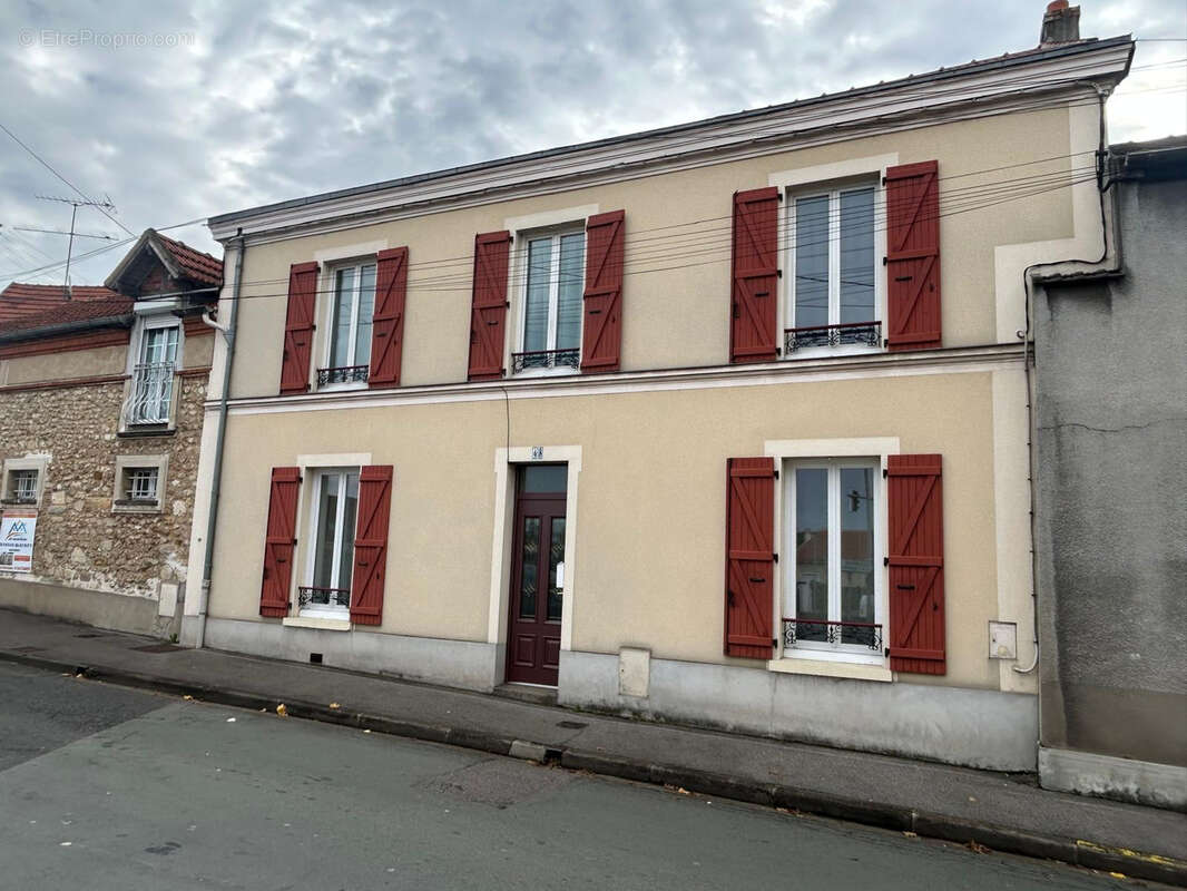 Maison à ETAMPES
