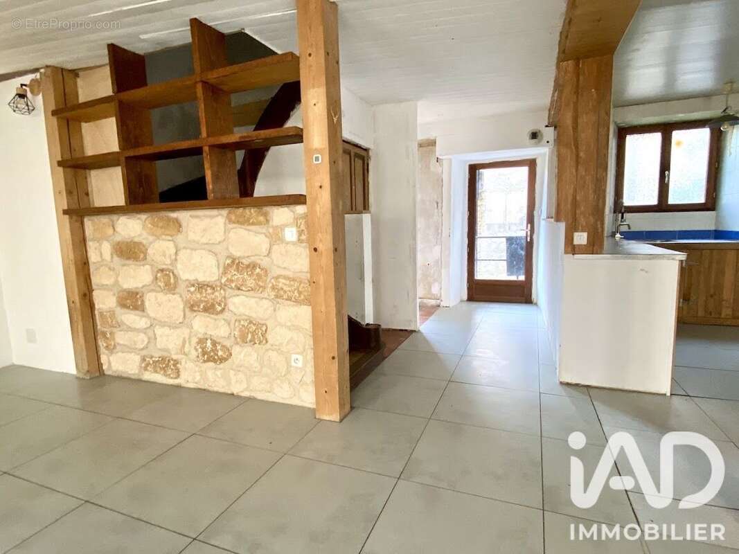 Photo 3