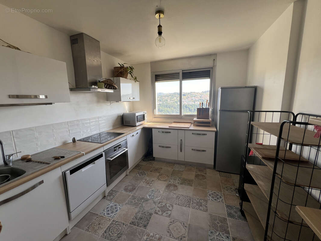 Appartement à SAINT-PRIEST-EN-JAREZ