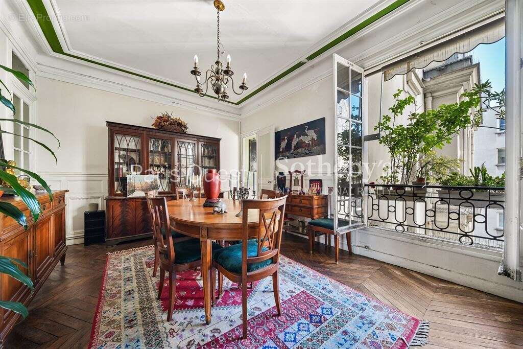 Appartement à NEUILLY-SUR-SEINE