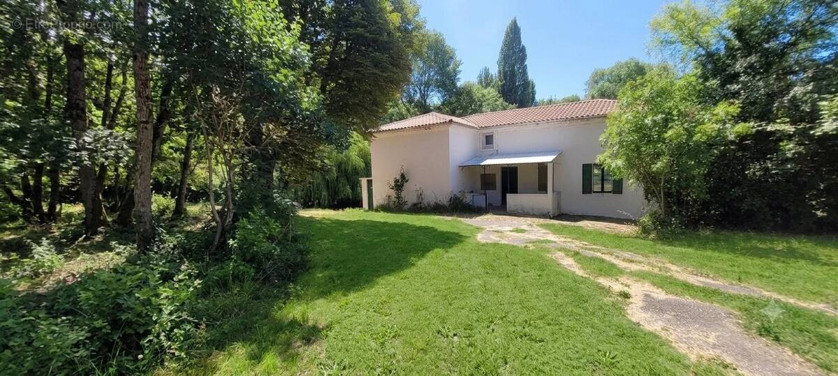 Maison à LACOUR