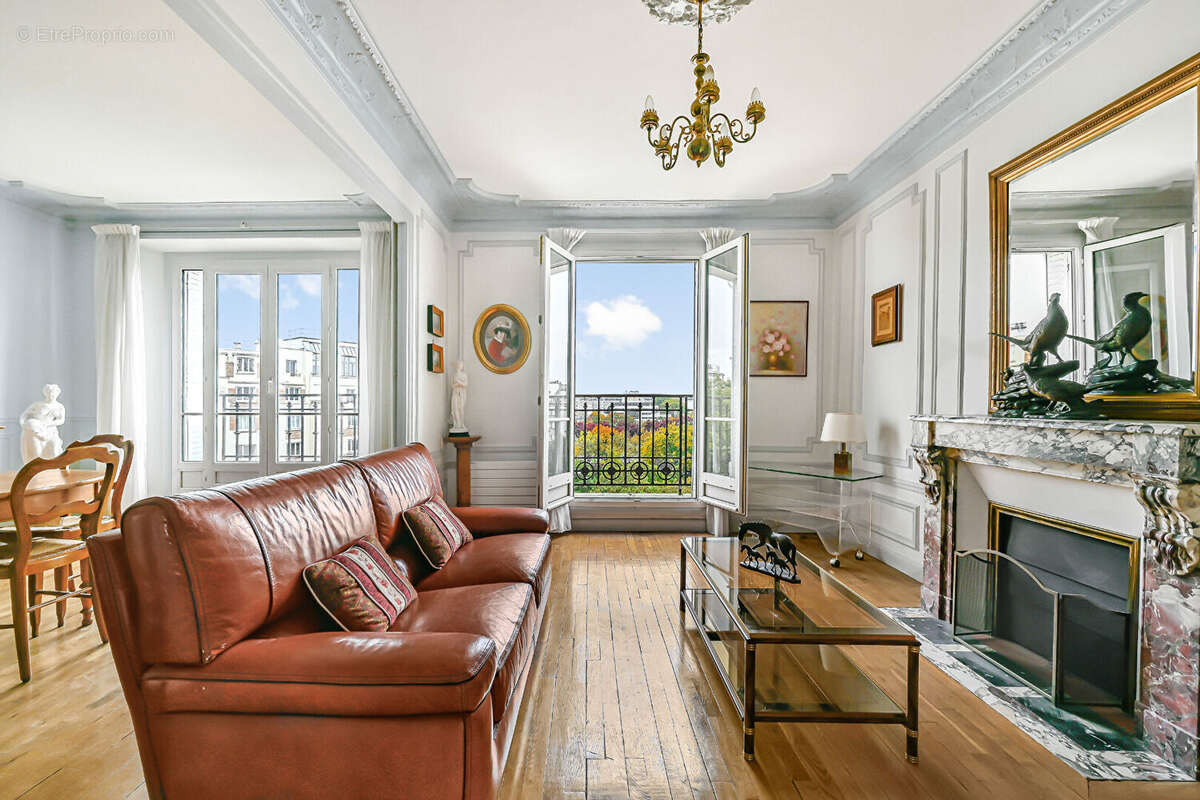 Appartement à PARIS-14E