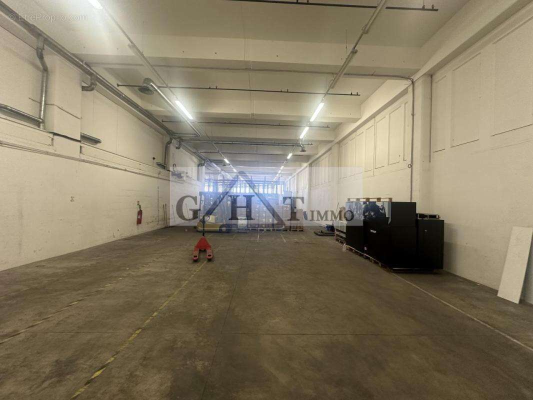 Local d'activités/bureaux 1080m2 a vendre montreuil - photo 3