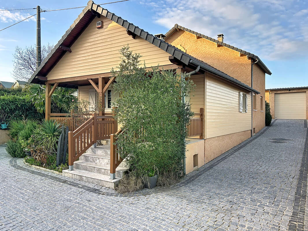 Maison à SAINT-PANTALEON-DE-LARCHE