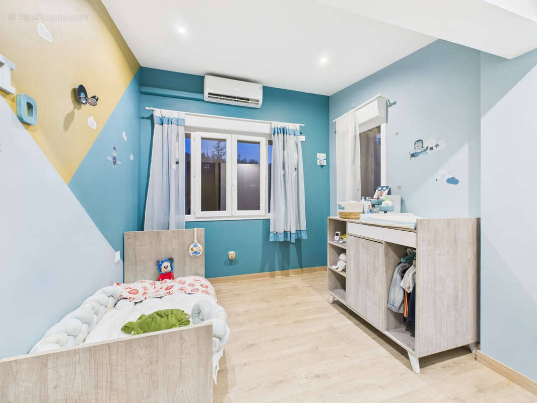 Maison à LE CHAMBON-FEUGEROLLES