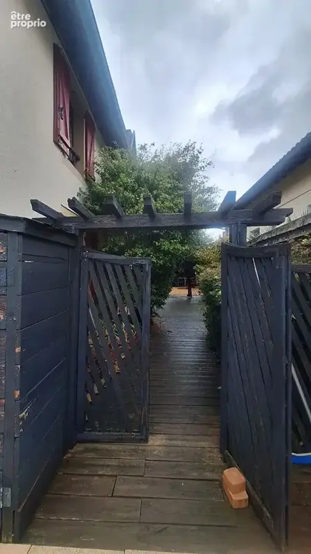 Maison familiale aux beaux volumes, avec piscine et extérieur - photo 11