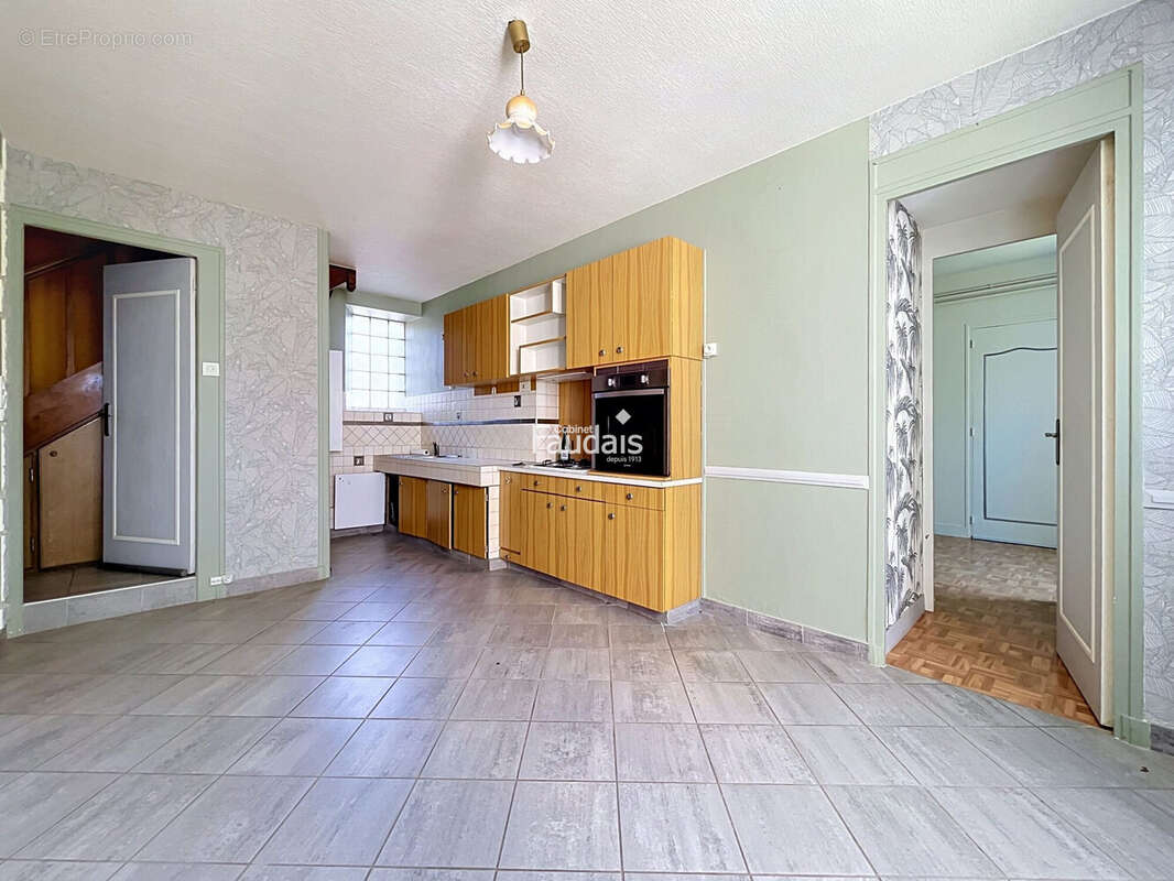 Maison 161 m² à Saint-Denis-Le-Vetu  - photo 4
