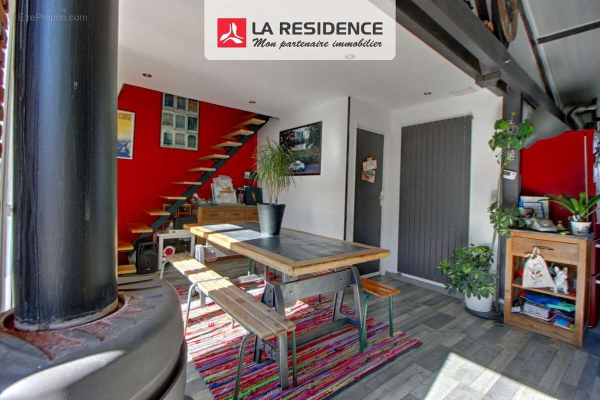 Maison à LES CLAYES-SOUS-BOIS