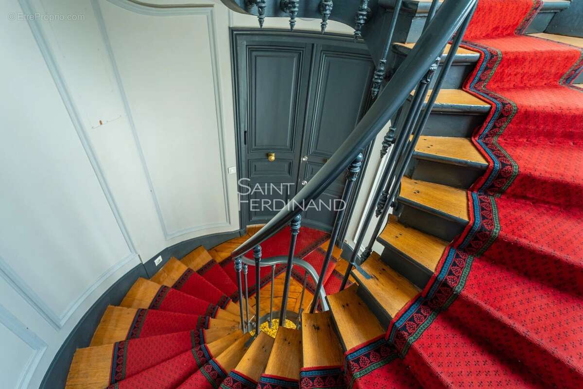 Appartement à PARIS-8E