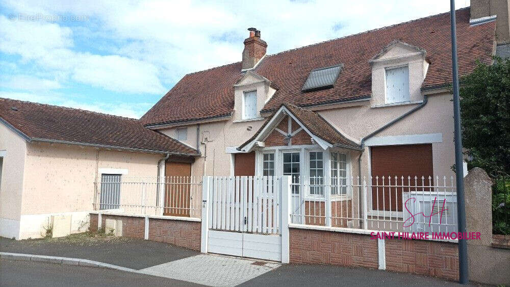 Maison 9 pièces 240 m² à vendre à Orleans (45100) - photo 2