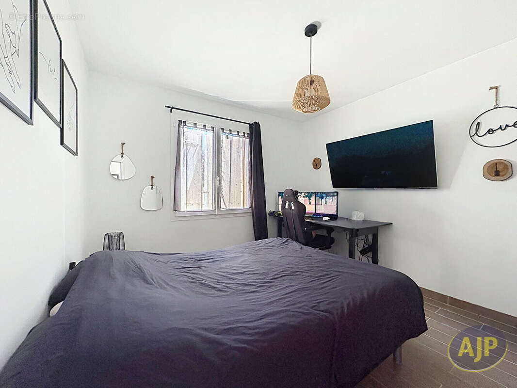 LES MAGNILS REIGNIERS - Maison de plain-pied - 4 chambres - photo 5