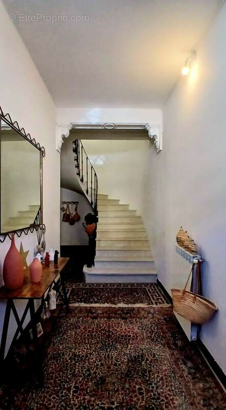 Elégante maison de Maître avec cour et piscine. - photo 13
