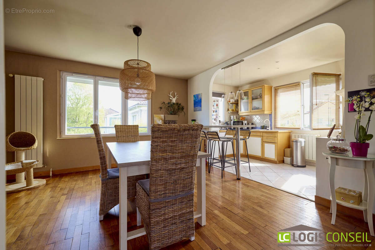 Salle à manger - Maison à BOURG-LA-REINE