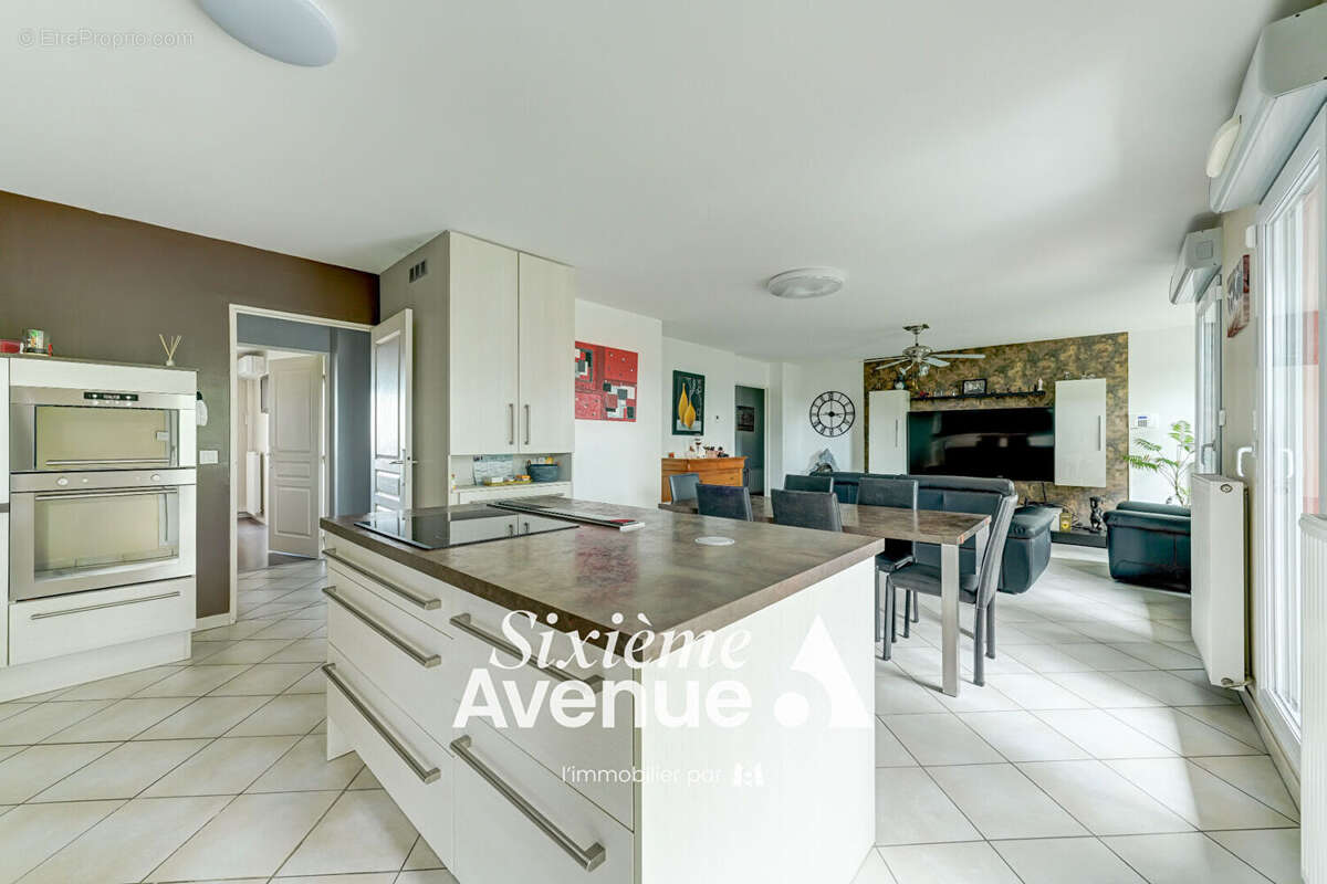 Appartement à DECINES-CHARPIEU