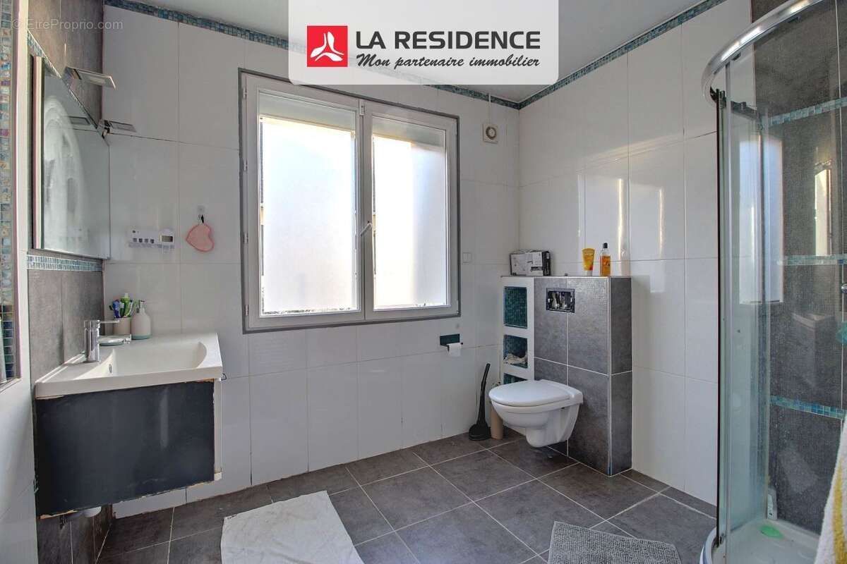 Maison à SAINT-ETIENNE-DU-ROUVRAY