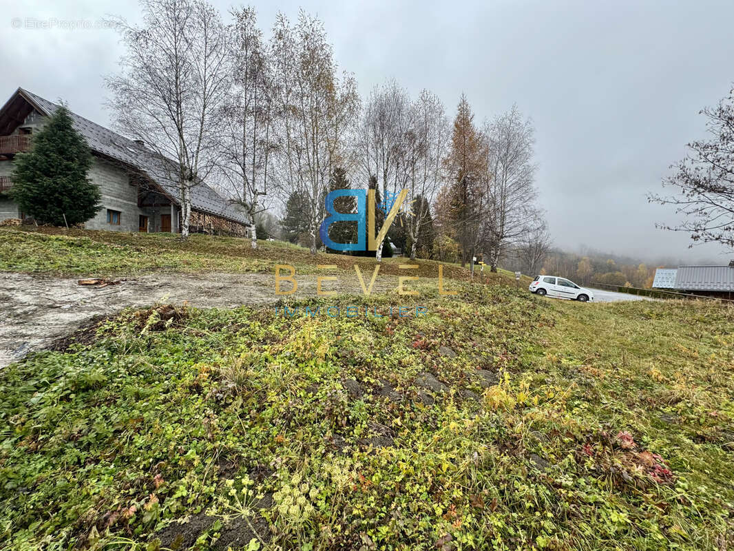 Terrain à SAINT-PANCRACE